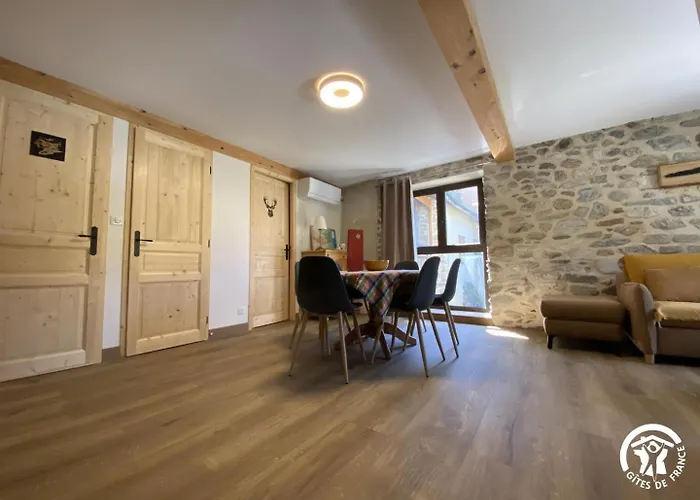 Semesterbostad Les Perics *